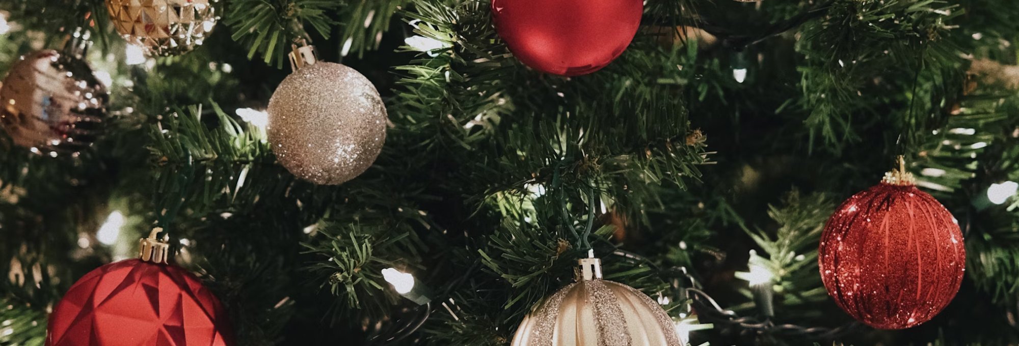 Christmas tree with gold and red ornaments